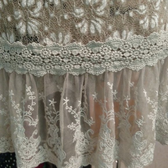 Young Essence Lace Button Up Sleeveless Top - Picture 6 of 8